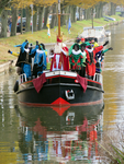 847089 Afbeelding van de aankomst van Sinterklaas per stoomboot over de Leidsche Rijn te De Meern (gemeente Utrecht), ...